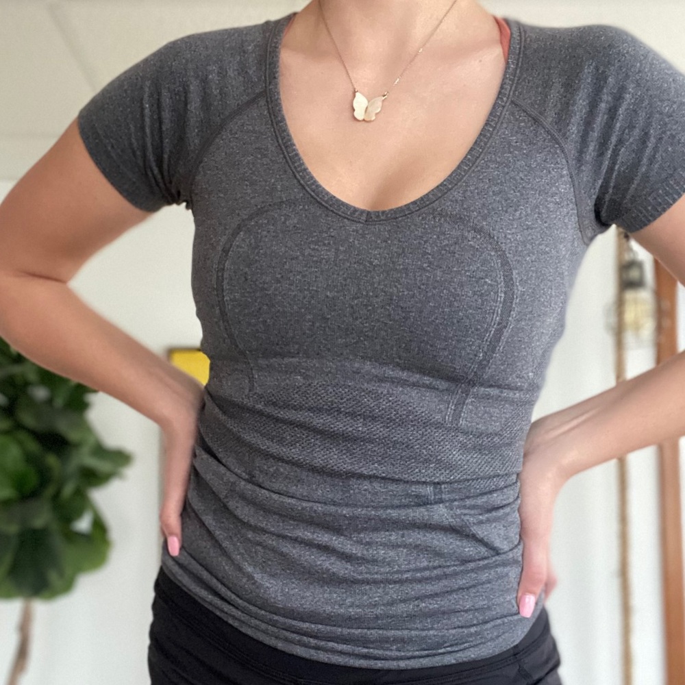 Lululemon Swiftly Tech V-Neck Short Sleeve TopGray